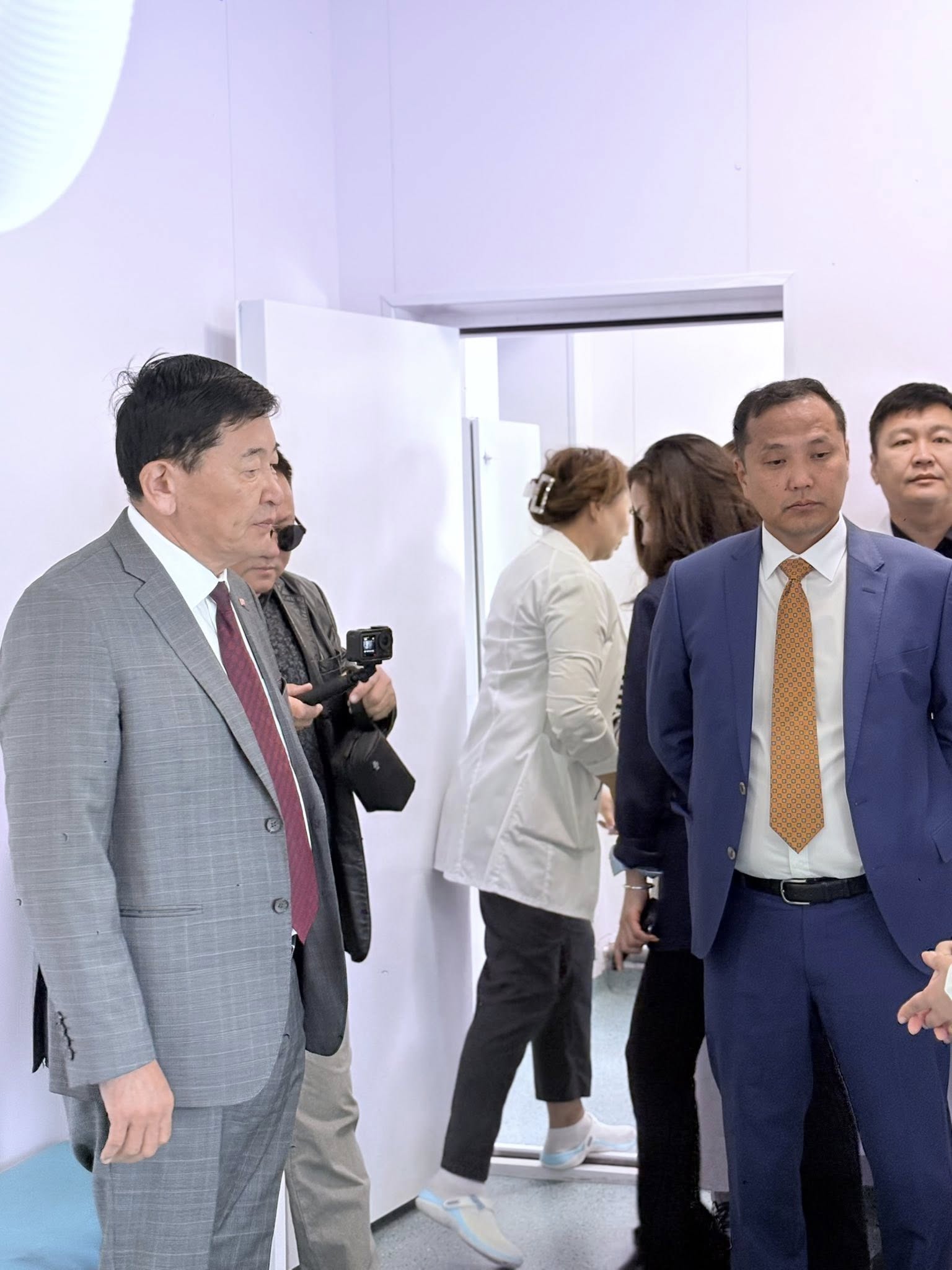 ДОРНОГОВЬ АЙМГИЙН НЭГДСЭН ЭМНЭЛЭГТ СУУРИН ДИЖИТАЛ РЕНТГЕН АППАРАТЫГ АШИГЛАЛТАД ХҮЛЭЭЛГЭН ӨГЛӨӨ